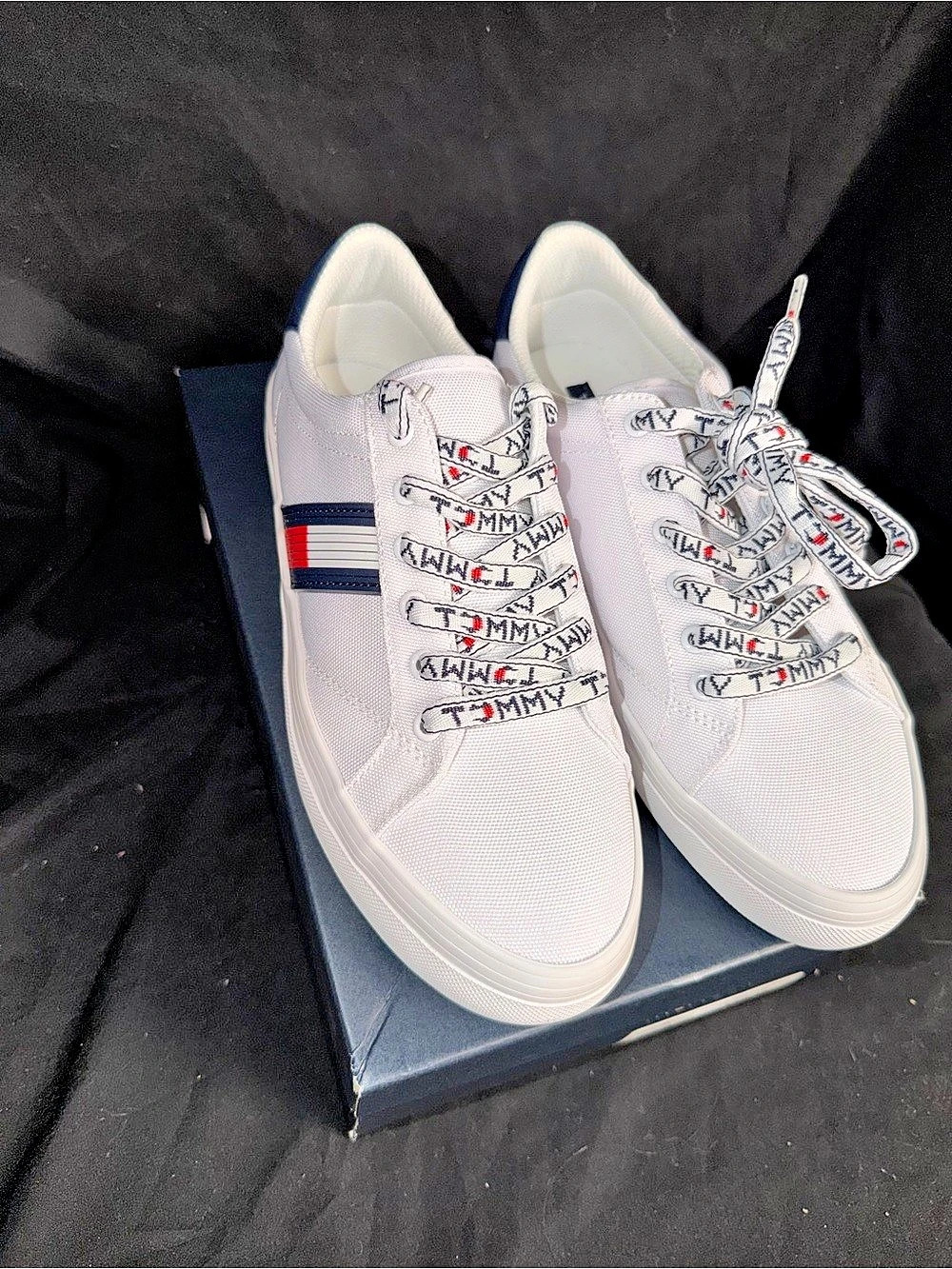 Tommy Hilfiger Fantim Women's Canvas Sneakers White Multi Fabric (Size 9.5)NIB